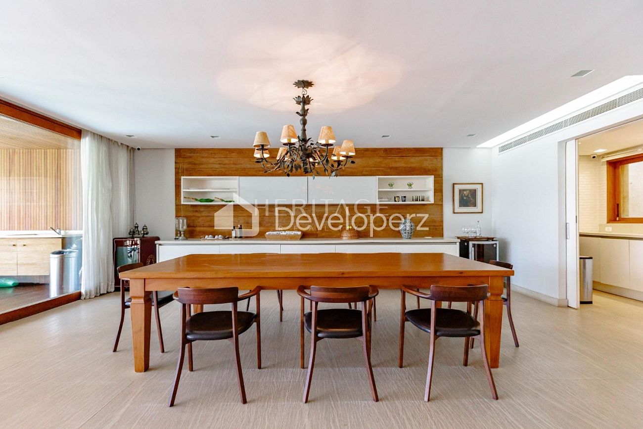 CASA COM 464 M², NO CONDOMÍNIO FAZENDA BOA VISTA